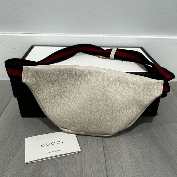 Gucci Grained Calfskin Small Logo Belt Bag - white - Picture 2 of 8